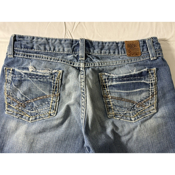 BKE Sabrina Women's Capri Jeans Medium Wash - Size 29 (Meas 31") - Picture 3 of 5